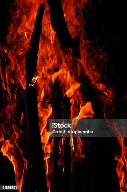 Fogueira - Fotografias de stock e mais imagens de Amarelo - Amarelo, Ao Ar Livre, Calor