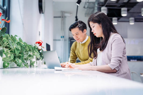 istock Using online platforms to make new connections for business 918590060