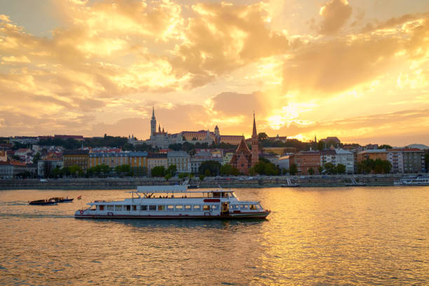 istock Beautiful view on Hungarian capital city, Budapest. 918593554