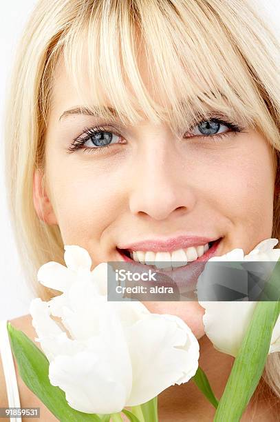 Blumen Porträt Stockfoto und mehr Bilder von Attraktive Frau - Attraktive Frau, Begehren, Blondes Haar