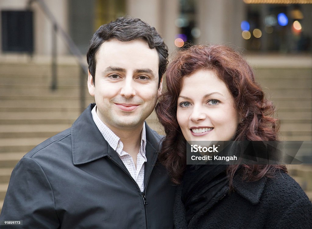 Heureux Jeune Couple - Photo de Adulte libre de droits