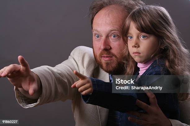 Foto de Pai E Filha e mais fotos de stock de Amor - Amor, Apontar - Sinal Manual, Cinza - Descrição de Cor