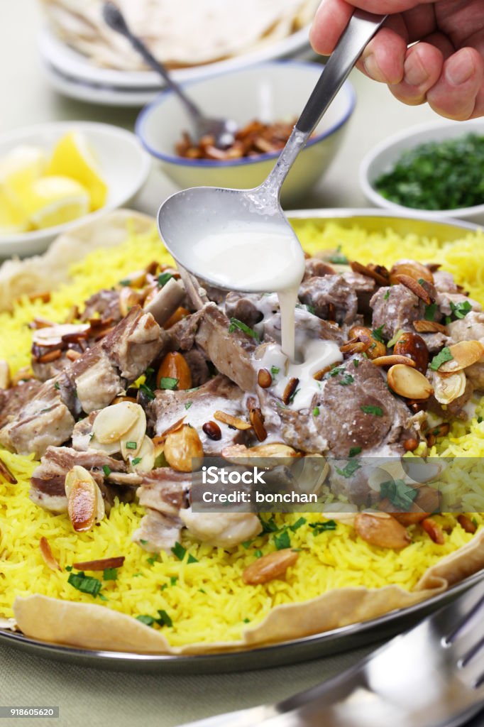 Mansaf, jordanische Nationalgericht - Lizenzfrei Mansaf Stock-Foto