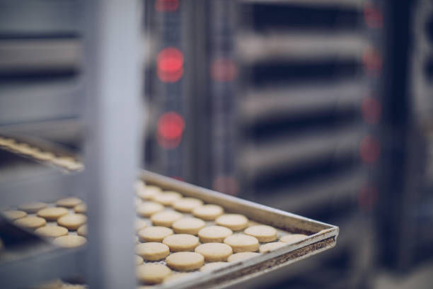 istock Freshly baked cookies at the bakery 918606286