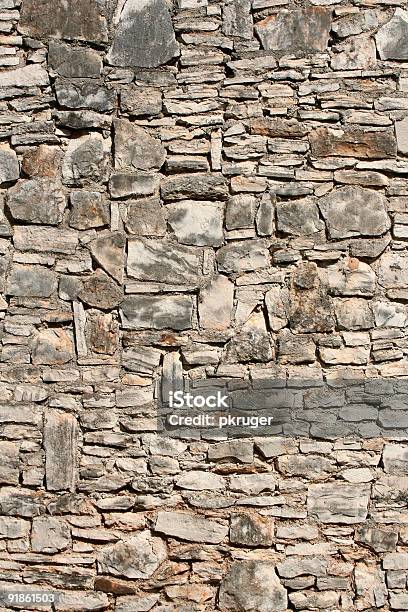 Muro Di Pietra - Fotografie stock e altre immagini di A forma di blocco - A forma di blocco, Ambientazione esterna, Antico - Condizione