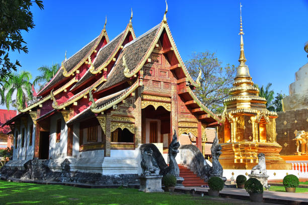 wat phra singh, ein buddhistischer tempel in chiang mai, thailand - wat phra sing stock-fotos und bilder