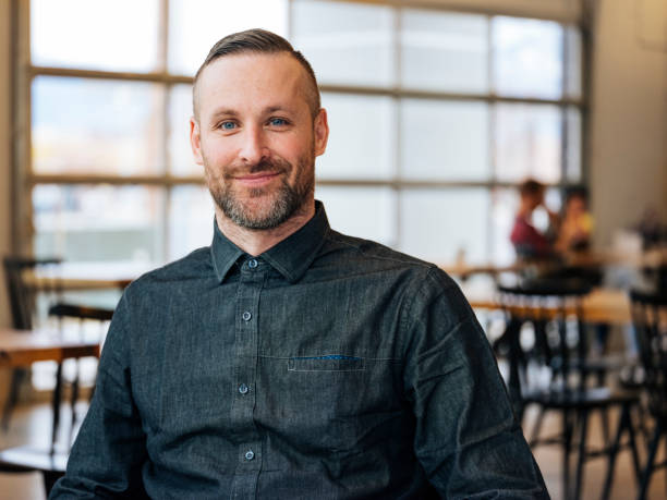 istock Hip Professional Portrait in a Coffee Shop 918628924