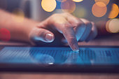 frau-liest-online-nachrichten-zum-thema-digital-tablette.jpg?b=1&s=170x170&k=20&c=oKAHiLTJw04MnO14peLEx5Nrtk39NsW3bhyqu5YDAEI=