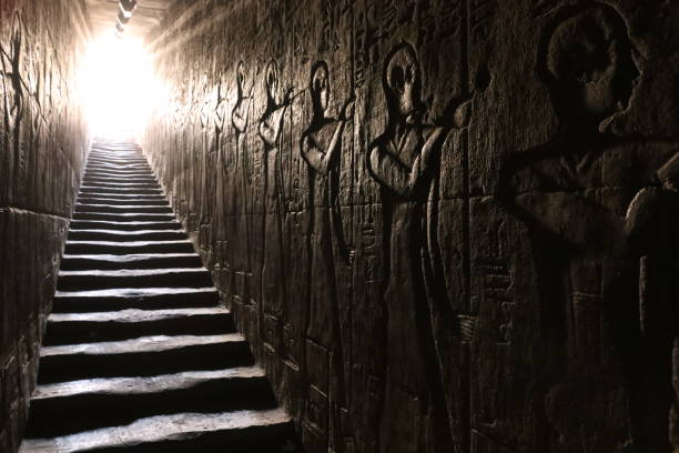 edfu tempel treppen - archaeology egypt stone symbol stock-fotos und bilder