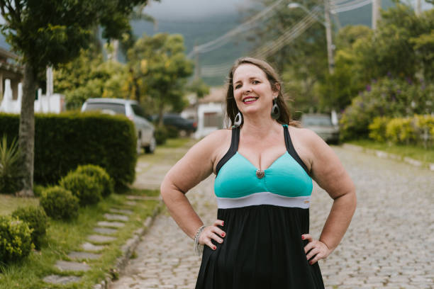 istock Woman in a quiet neighborhood 918663266