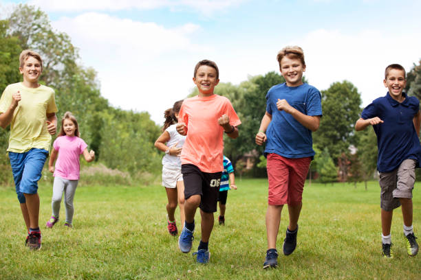 istock Group of Children Running 918684404