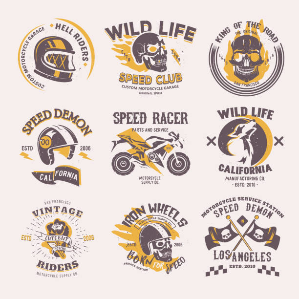 ilustrações, clipart, desenhos animados e ícones de piloto de vetor de ícone de motociclista na moto ou bicicleta e velocidade racer motociclista em ilustração de emblema motor icontype corridas conjunto isolado no fundo branco - helmet motorized sport biker crash helmet