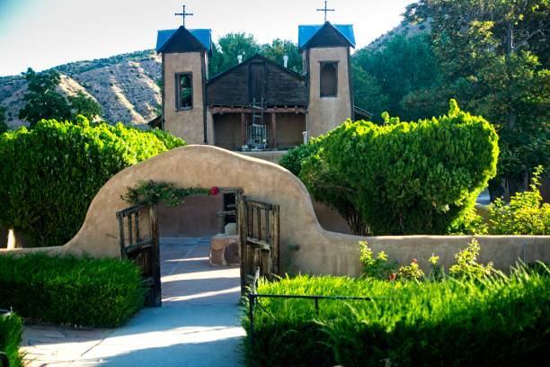 istock Santuario de Chimayo Chapel 918789412