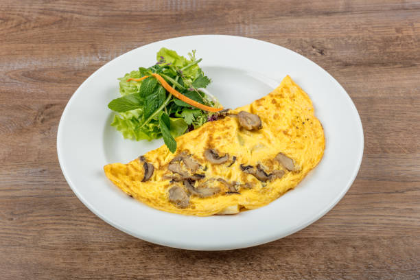 istock Omelet with cheese and sauteed mushrooms 918805898