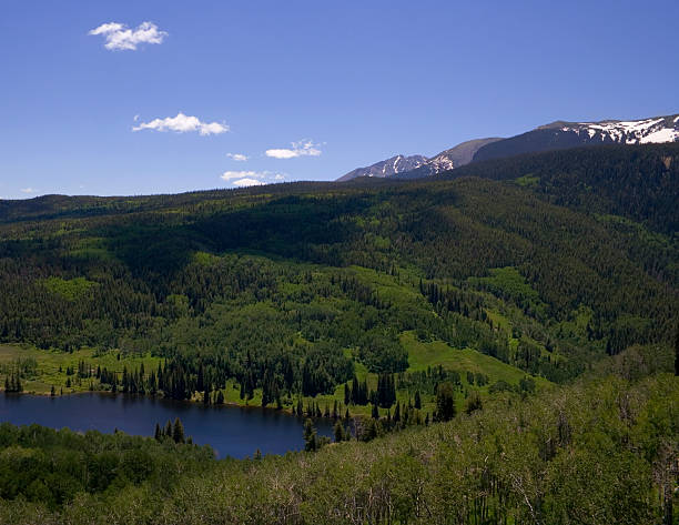 montanhas e para o lago - lake dillon - fotografias e filmes do acervo