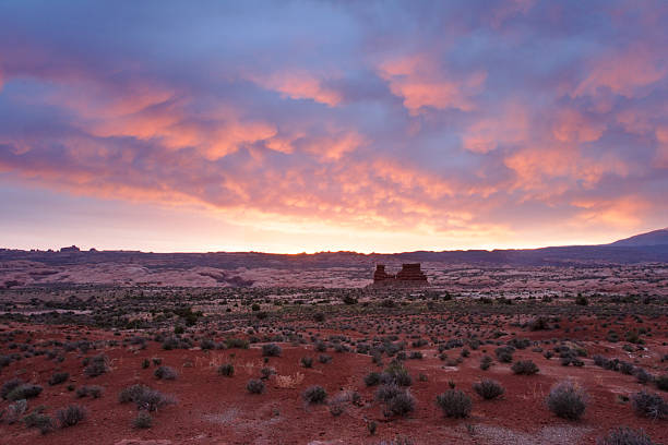 istock Sunrise Desert Butte 91882693