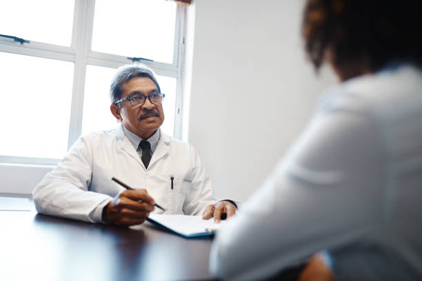 istock Tell me more about your symptoms... 918832818