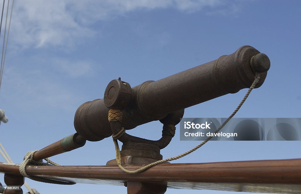 Кэннон на исторический Парусное судно - Стоковые фото Антиквариат роялти-фри