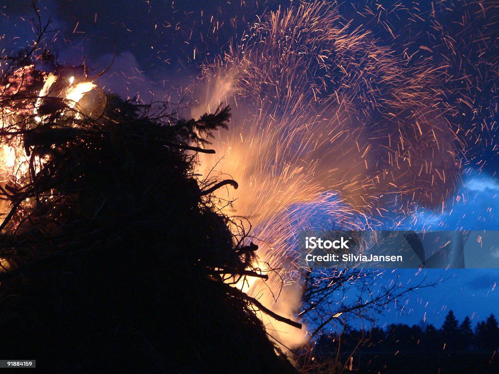 Páscoa de incêndio - Foto de stock de Azul royalty-free