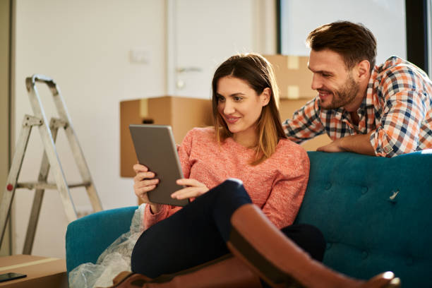 istock Couple in new apartment 918851706