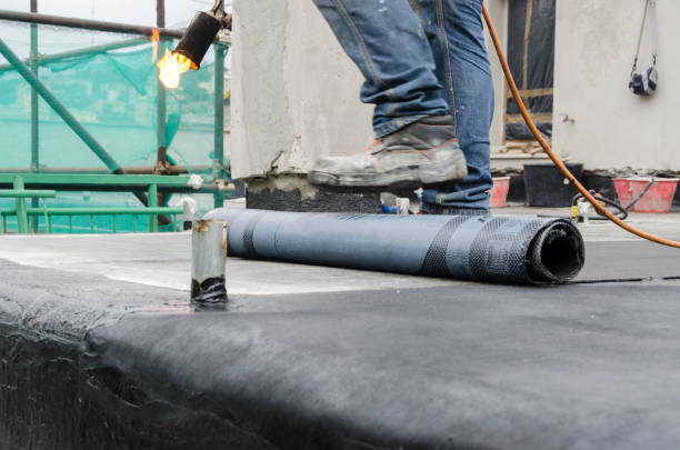 istock laying of waterproofing sheathing  and insulation on a roof 918872900