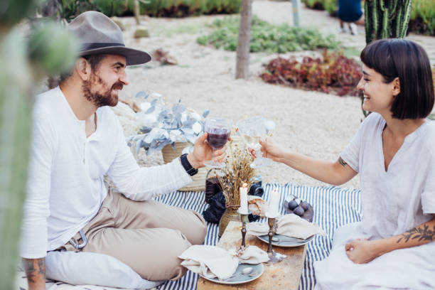 istock Couple clinks glasses on chic picnic 918876510