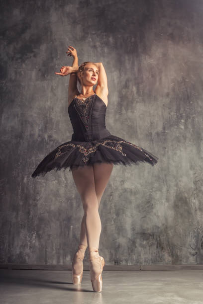 istock woman primer ballerina 918885262
