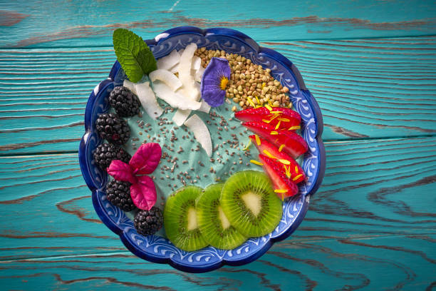 Acai bowl smoothie kiwi blackberry strawberry