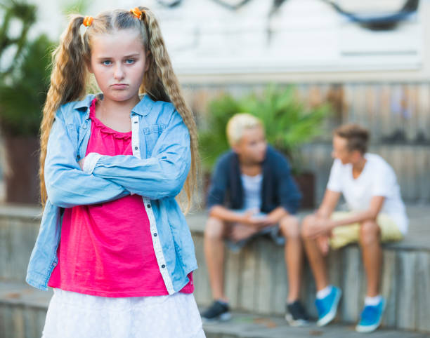 istock Sad girl having problems in relationship with friends 918897114