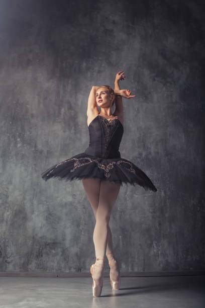 istock woman primer ballerina 918897616