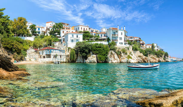 porto vecchio di skiathos - mar mediterraneo foto e immagini stock