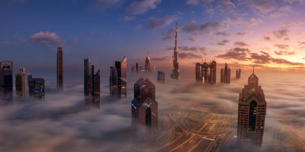 아름 다운 안개에서 두바이 시내 - dubai skyscraper architecture united arab emirates 뉴스 사진 이미지