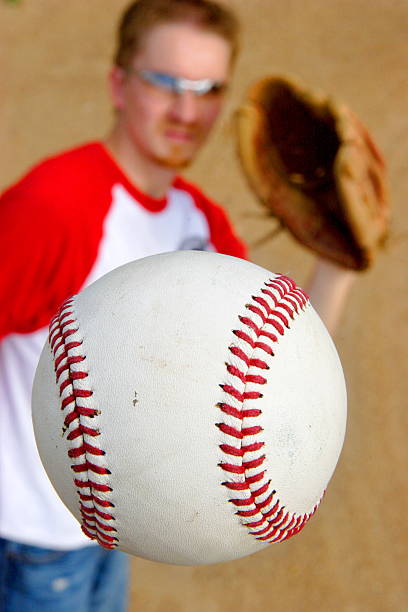 бейсбольная outfield плеер - baseball mit стоковые фото и изображения