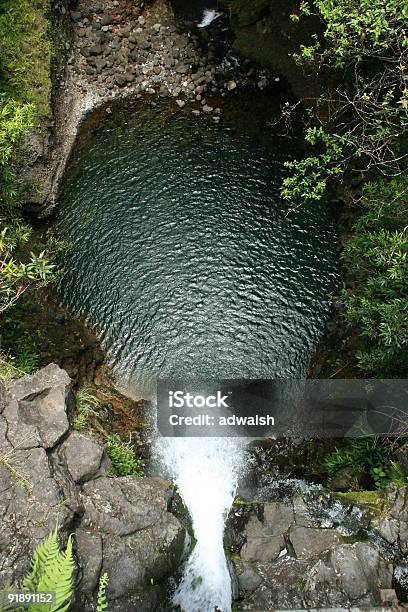 Di Una Cascata - Fotografie stock e altre immagini di Acqua - Acqua, Ambientazione esterna, Cadere