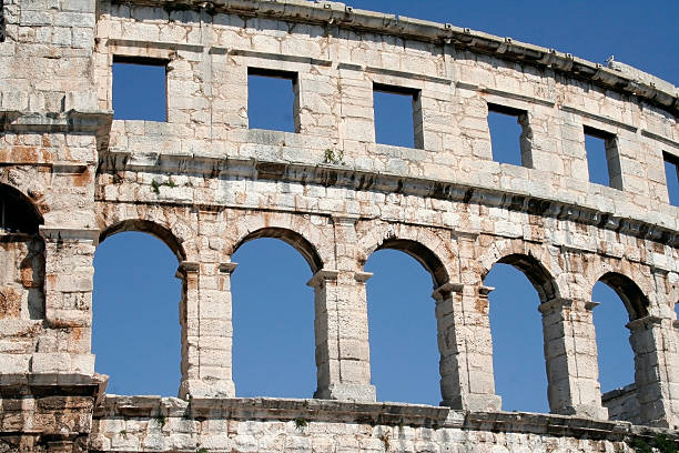 l'amphithéâtre - gladiator rome italy sunlight photos et images de collection