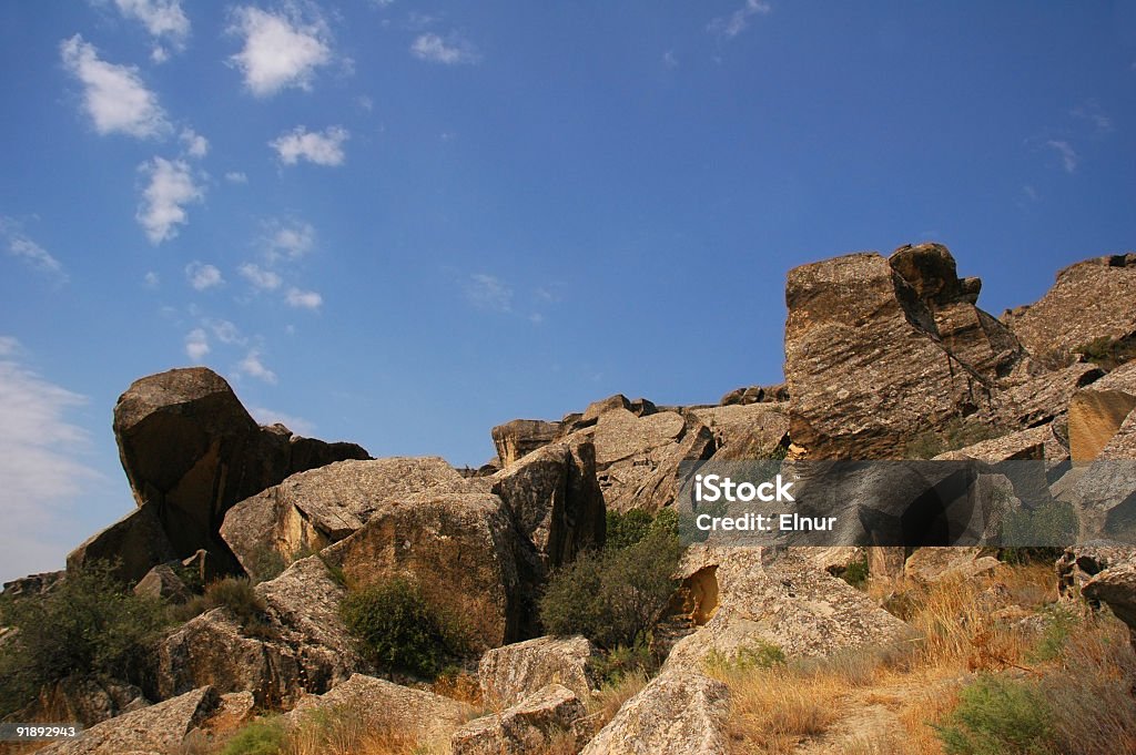 Paisagem com rochas e azul céu claro - Foto de stock de Alpes europeus royalty-free