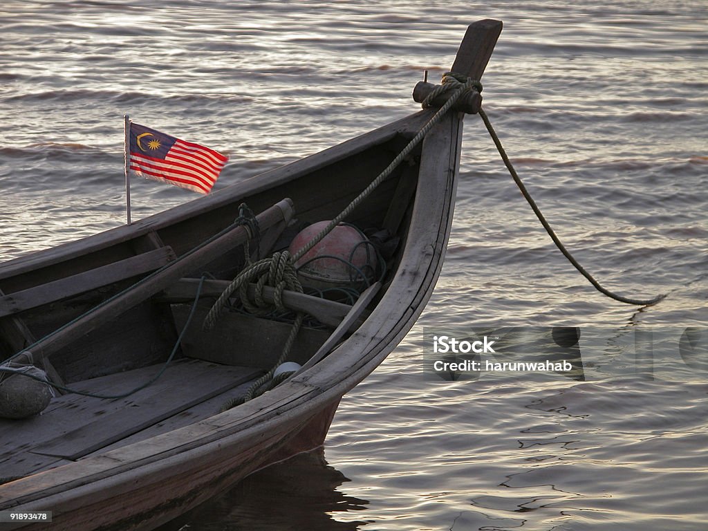 Bateau au bord de la mer, les pêcheurs de prendre avec Drapeau malaisien - Photo de Attraper libre de droits