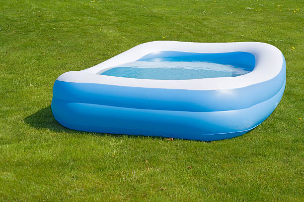 piscina gonfiabile - montana summer usa color image foto e immagini stock