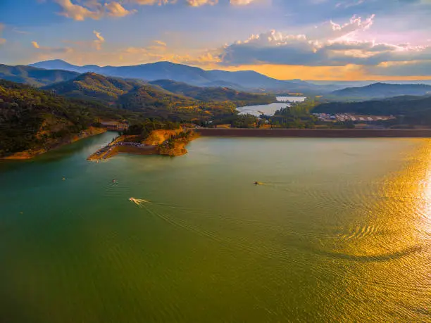 Photo of Lake Eildon Dam at sunset. Melbourne, Australia