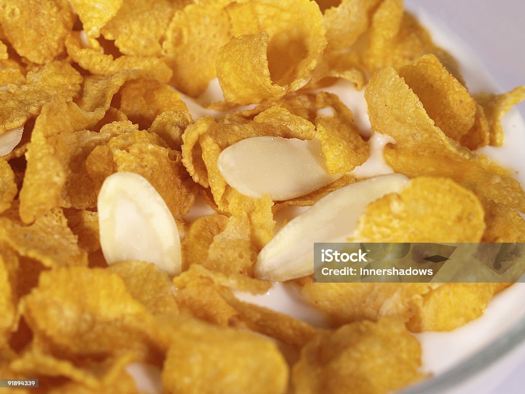 Cornflakes e amêndoas com leite - Foto de stock de Alimentação Saudável royalty-free