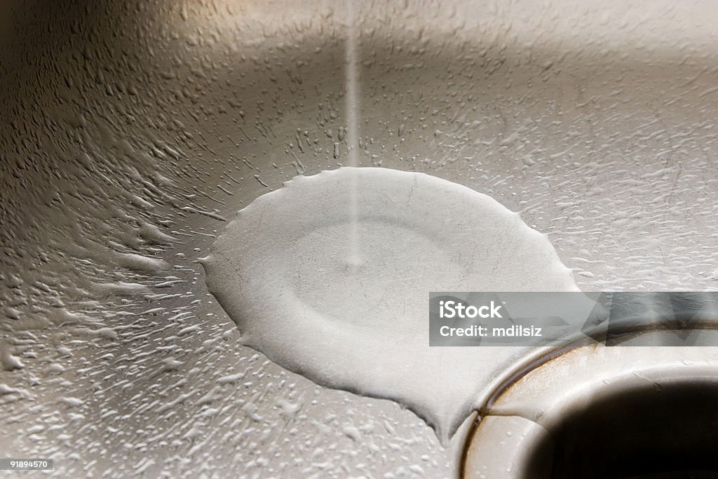 Água a correr no lavatório - Royalty-free Aço Inoxidável Foto de stock