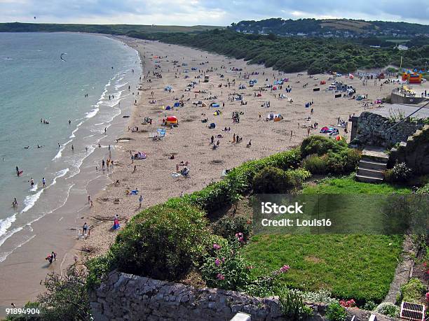 Playa Sur De Tenby Foto de stock y más banco de imágenes de Gales - Gales, Multitud, Aire libre