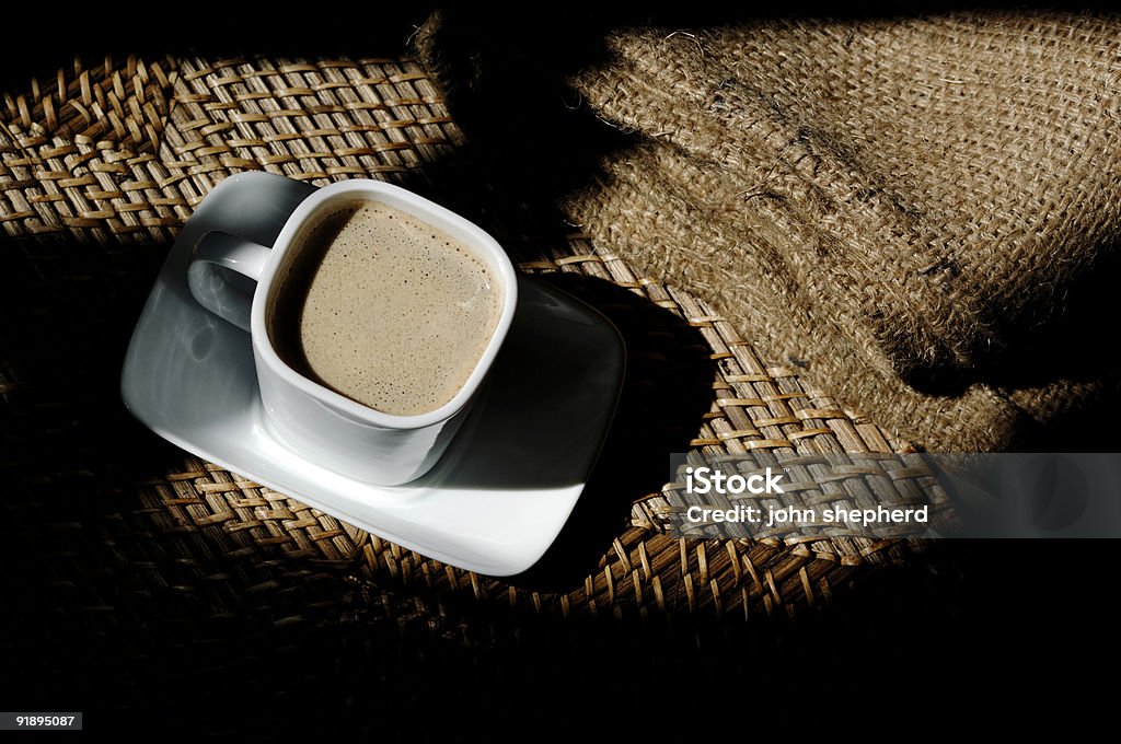 Tasse et soucoupe de café noir - Photo de Boisson libre de droits