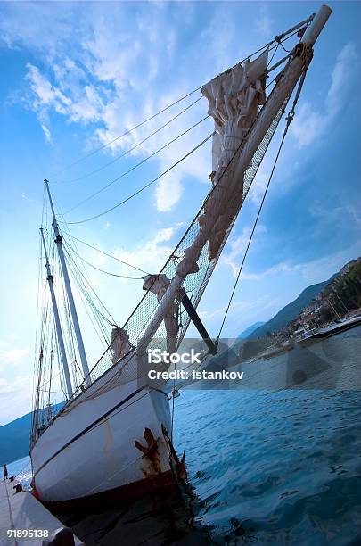 Velho Enferrujado Veleiro - Fotografias de stock e mais imagens de Acima - Acima, Antigo, Azul