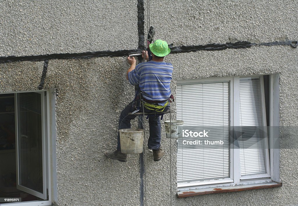 Trabalhador em obras de renovação de um bloco de apartamentos - Royalty-free Trabalhar Foto de stock