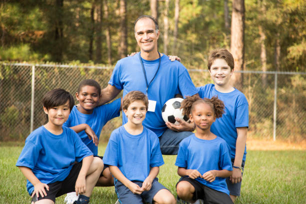 istock Child's soccer team with coach. 918981622