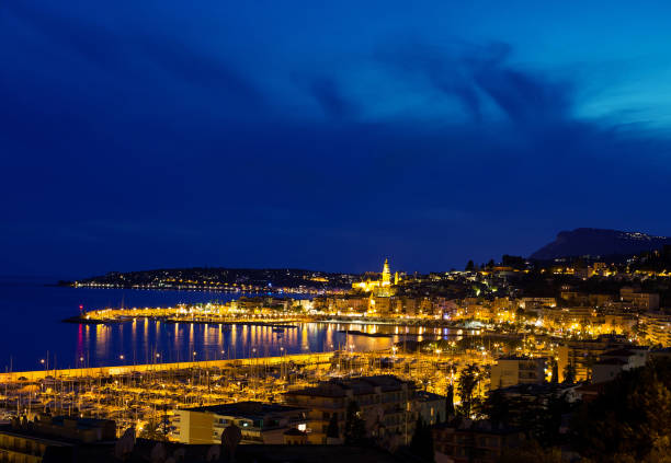 menton by night, riwiera francuska, francja - aerial view cityscape menton beach zdjęcia i obrazy z banku zdjęć