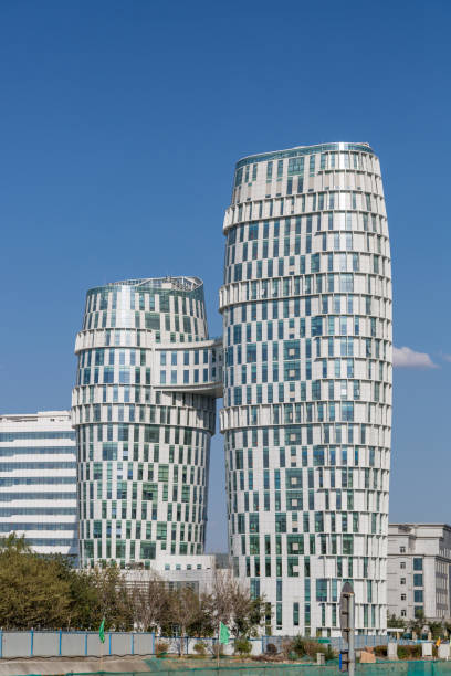 istock Shoot the building exterior 918989542