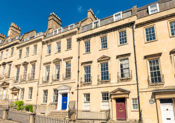 istock Elegant sloping Georgian street in Bath, Somerset 919003056