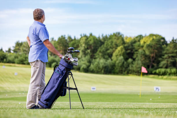 istock Senior man standing proudly on a golf club. 919011254